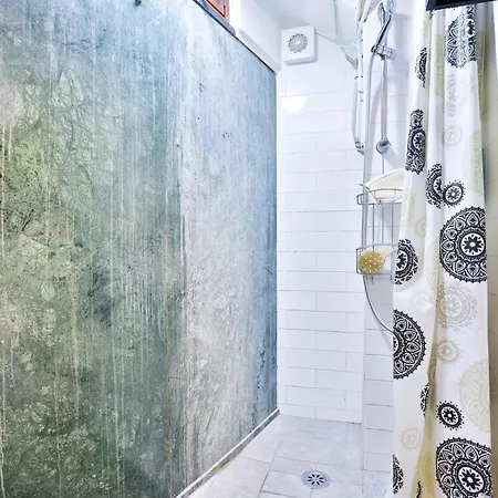 Guesthost - Storico 31 - Tiny & Comfy